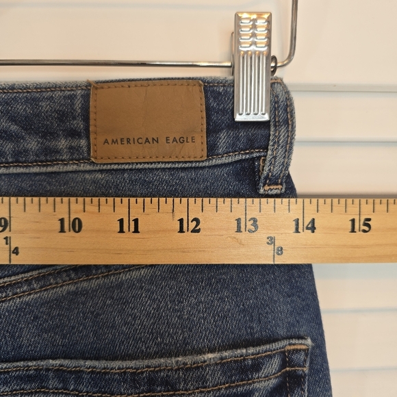 AMERICAN EAGLE Mom Jeans Stretch Distressed Raw Hem Women 2 High Rise Blue Denim - Picture 9 of 12